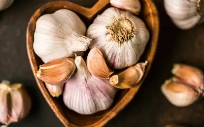 Top 10 Benefits Of Eating Raw Garlic In Empty Stomach